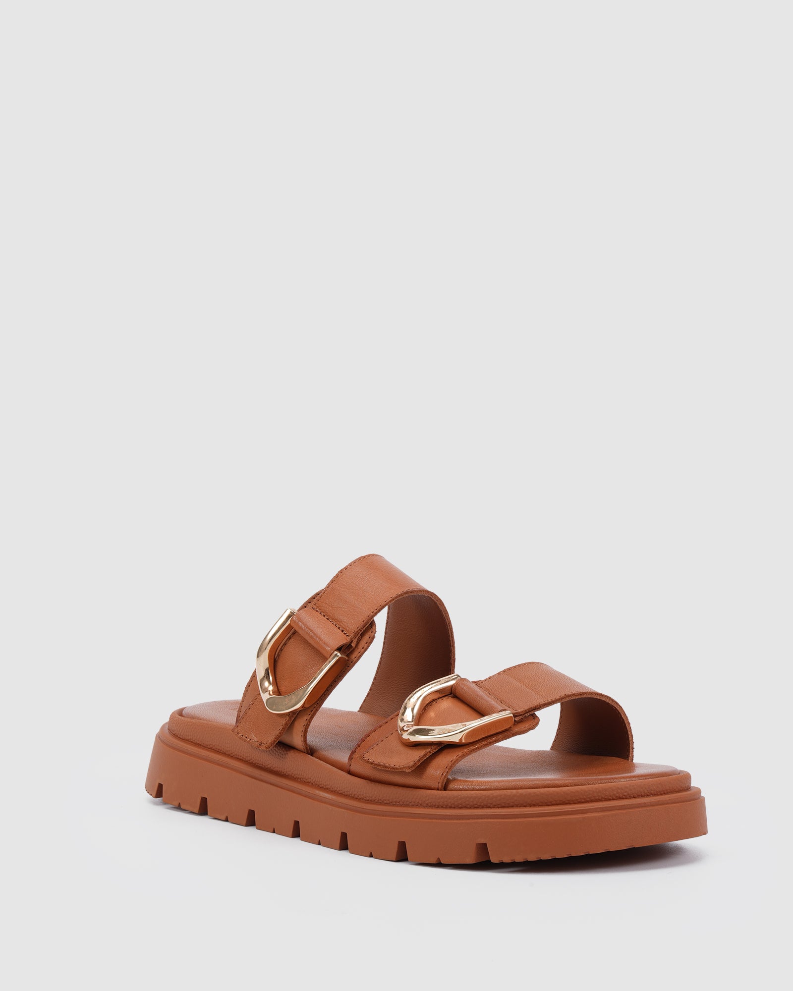 Nude Frida Tan