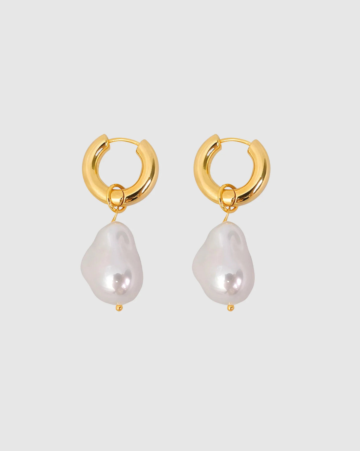 Castel & Co Pearl Earrings Gold