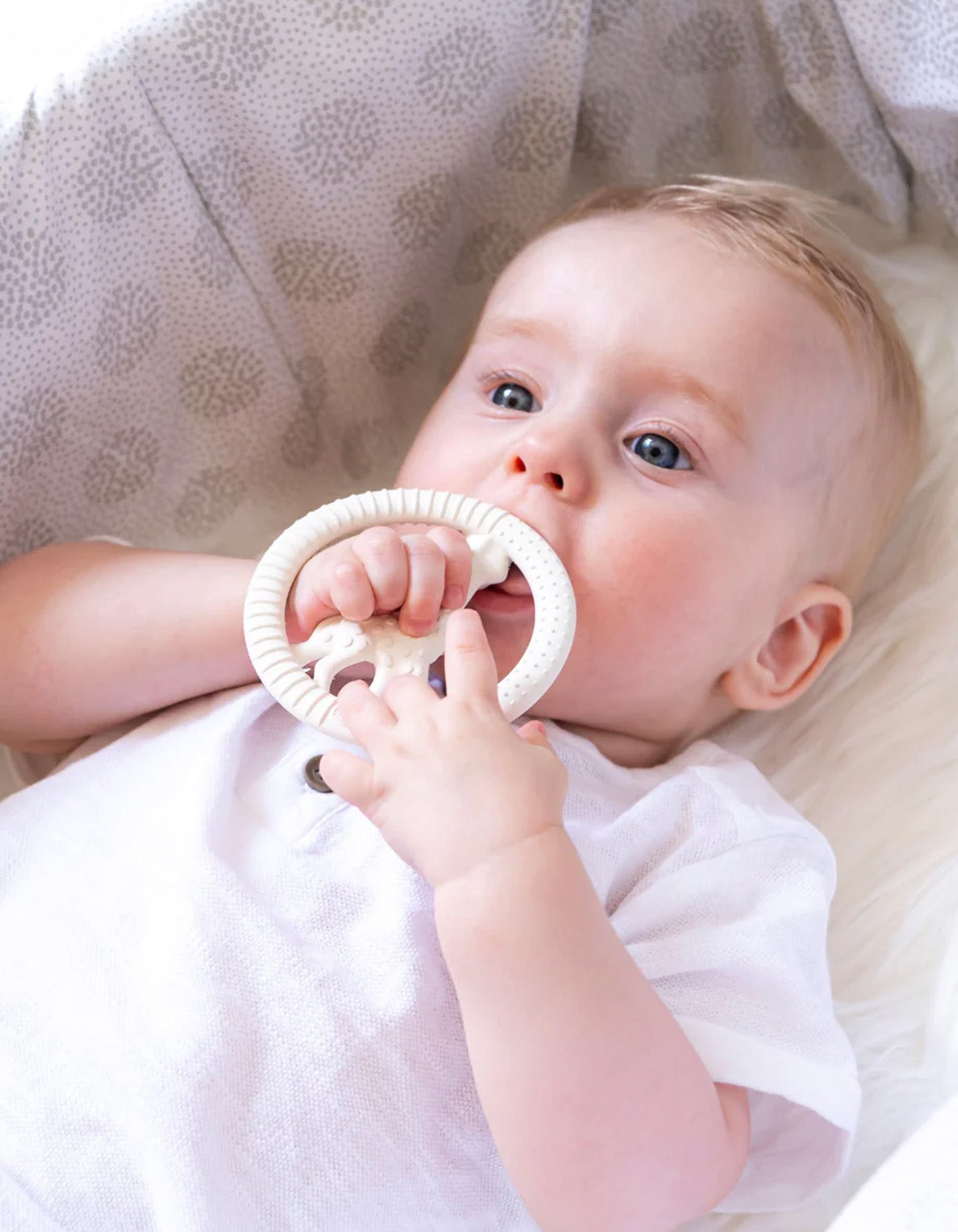 Sophie La Girafe So Pure circle teether