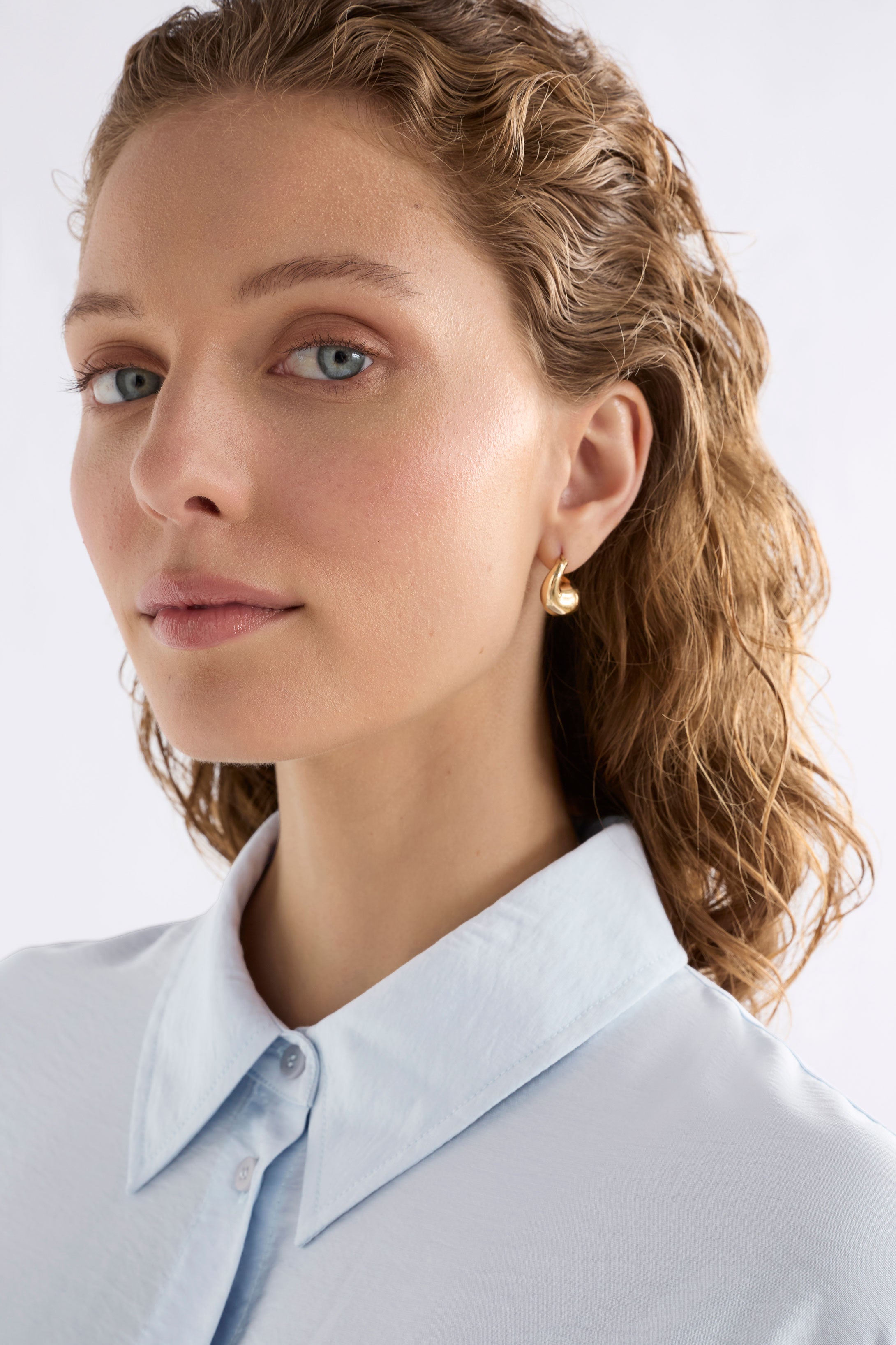 Elk Aisem Mini Hoop Earrings Gold