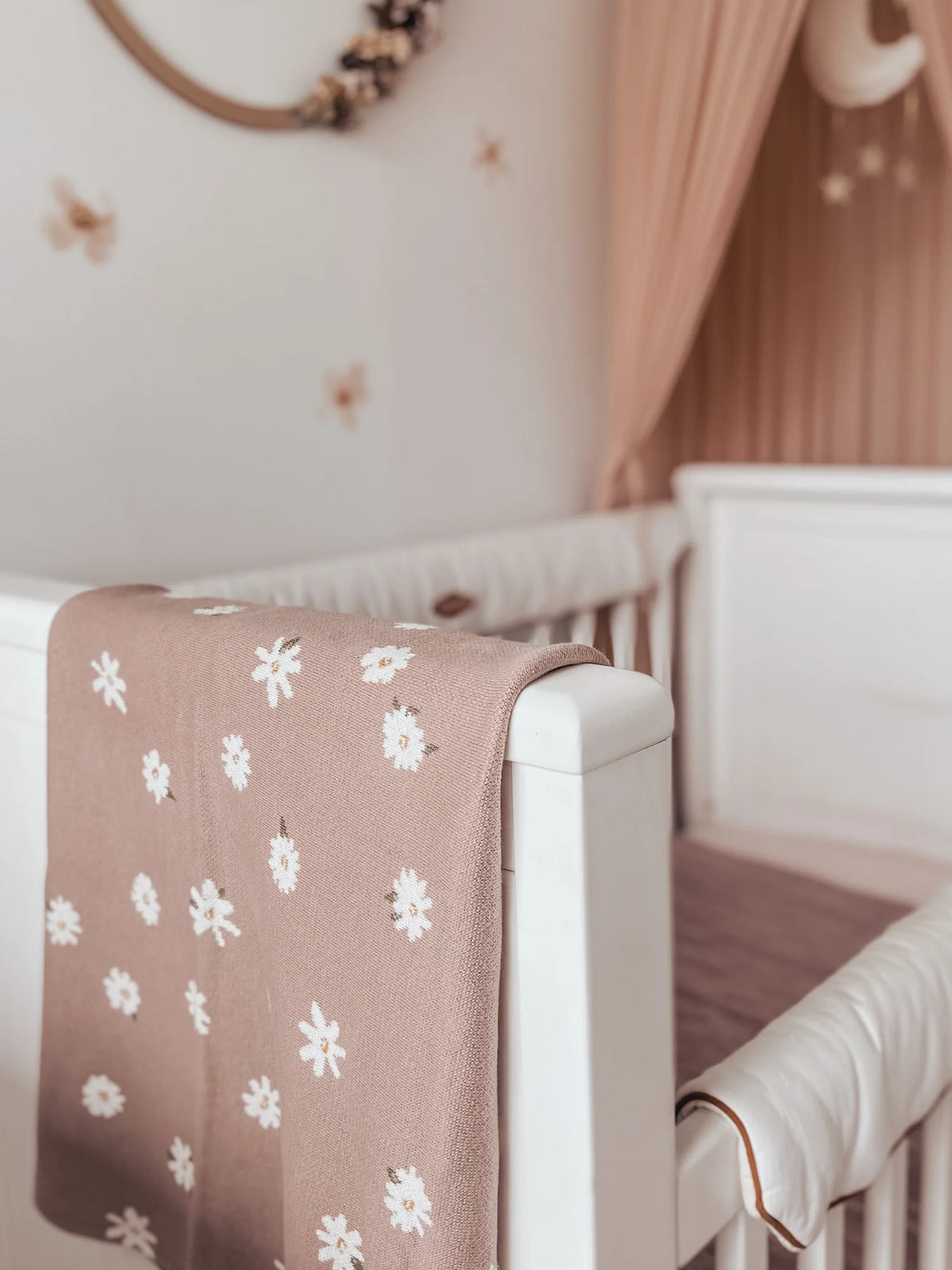 Over The Dandelions Daisy Blanket in Mushroom Organic Cotton