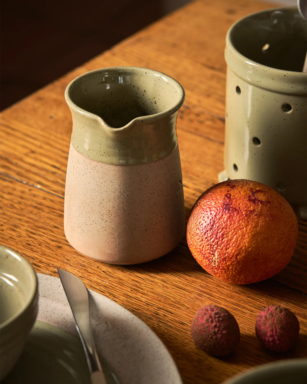 Robert Gordon Kitchen Life Jug / Peppercorn