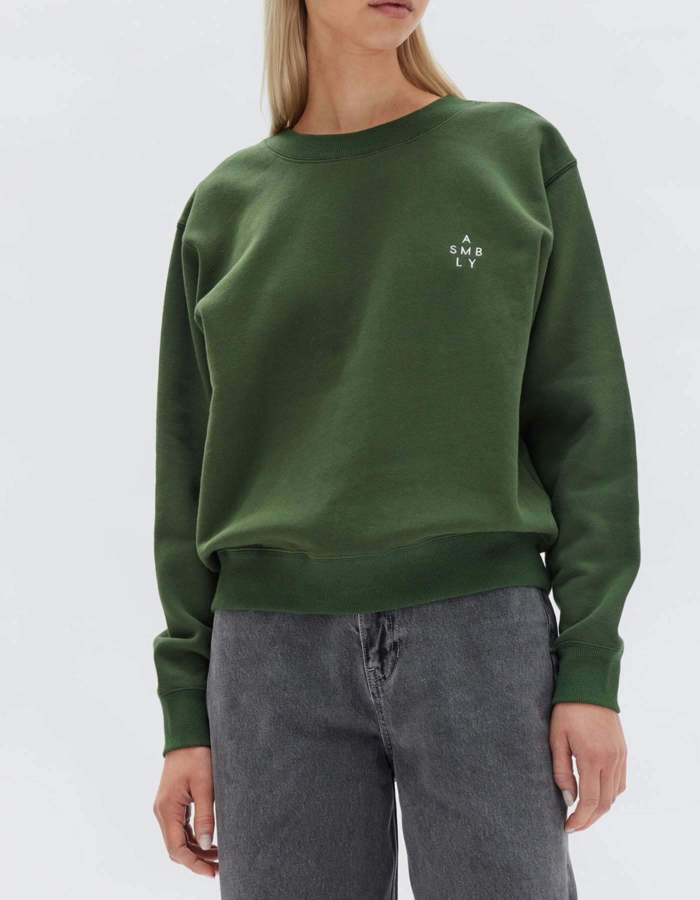 Assembly Label Womens Stacked Logo Fleece Forest