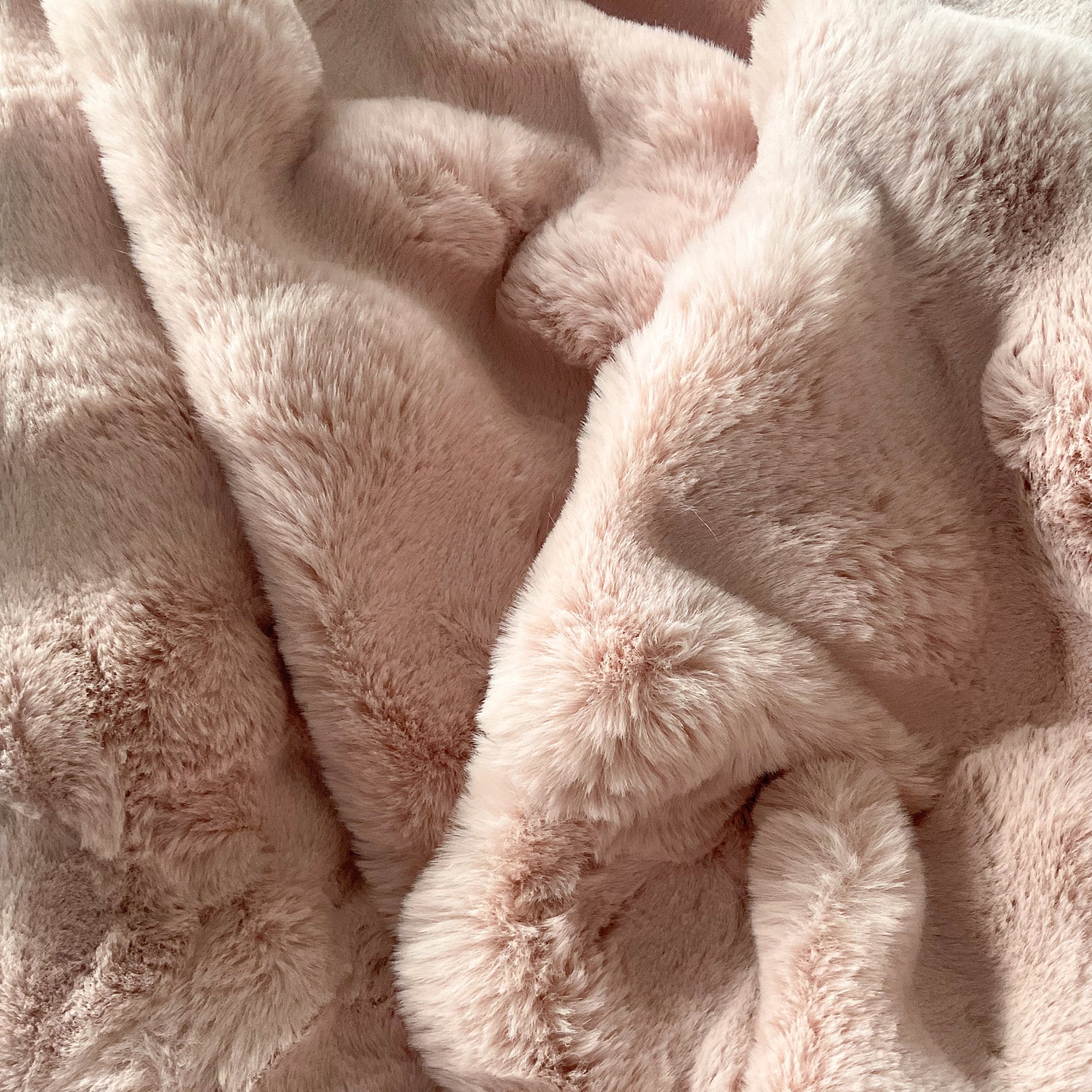 Amanda Alexander Hamptons Luxe Throw Dusky Rose