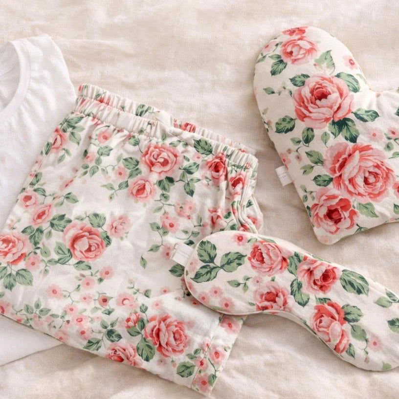 Amanda Alexander Roses are Red Gift Set