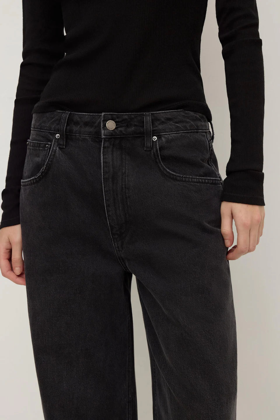 Assembly Label Low Curve Mid Rise Jean Faded Black