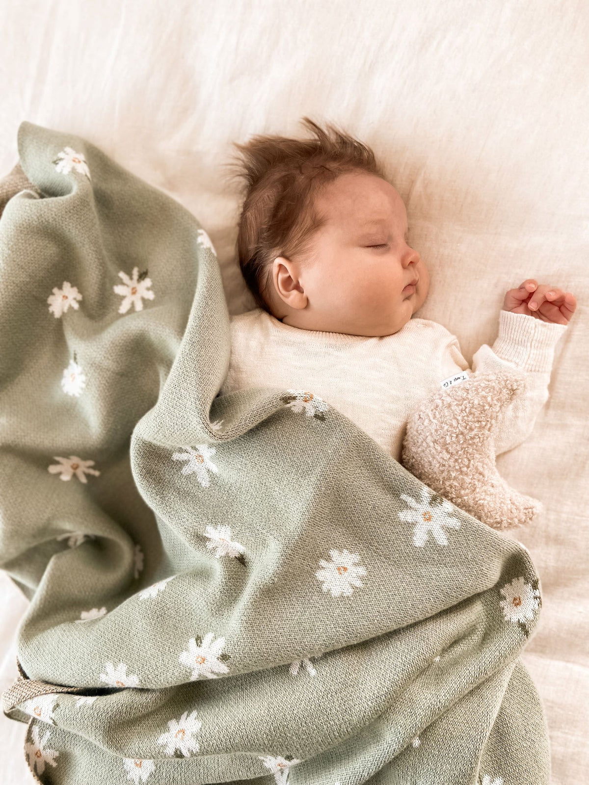 Over The Dandelions Daisy Blanket in Thyme Organic Cotton