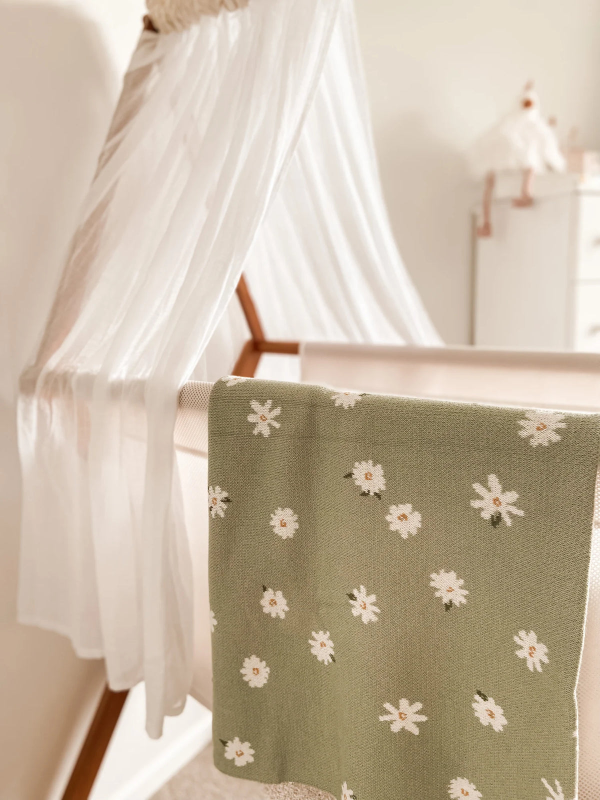 Over The Dandelions Daisy Blanket in Thyme Organic Cotton