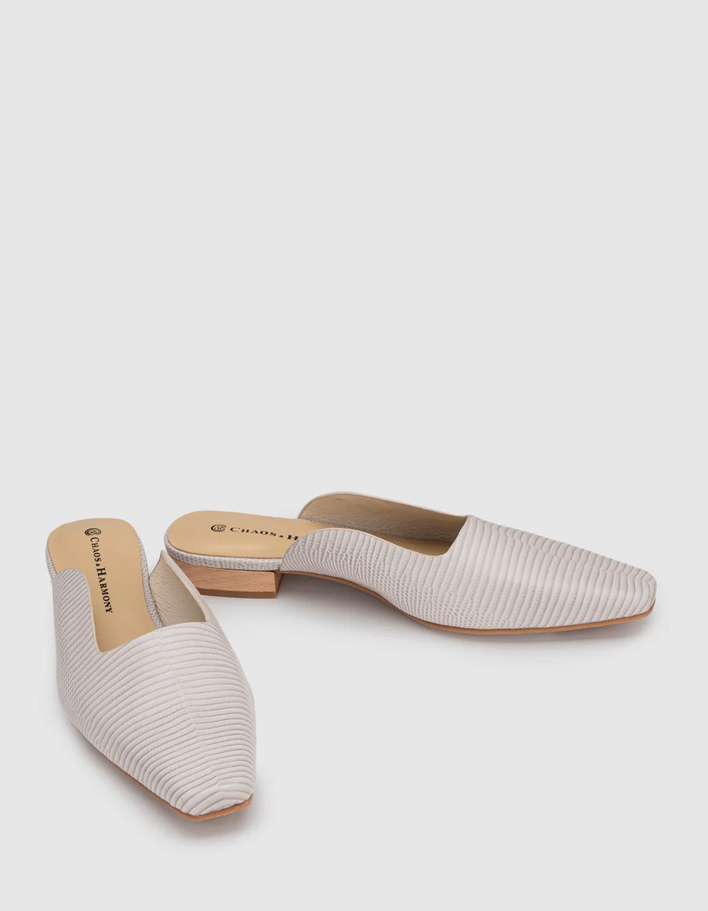 Chaos & Harmony Lucia Flat Grey