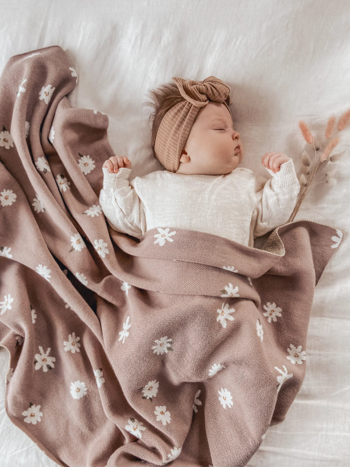 Over The Dandelions Daisy Blanket in Mushroom Organic Cotton